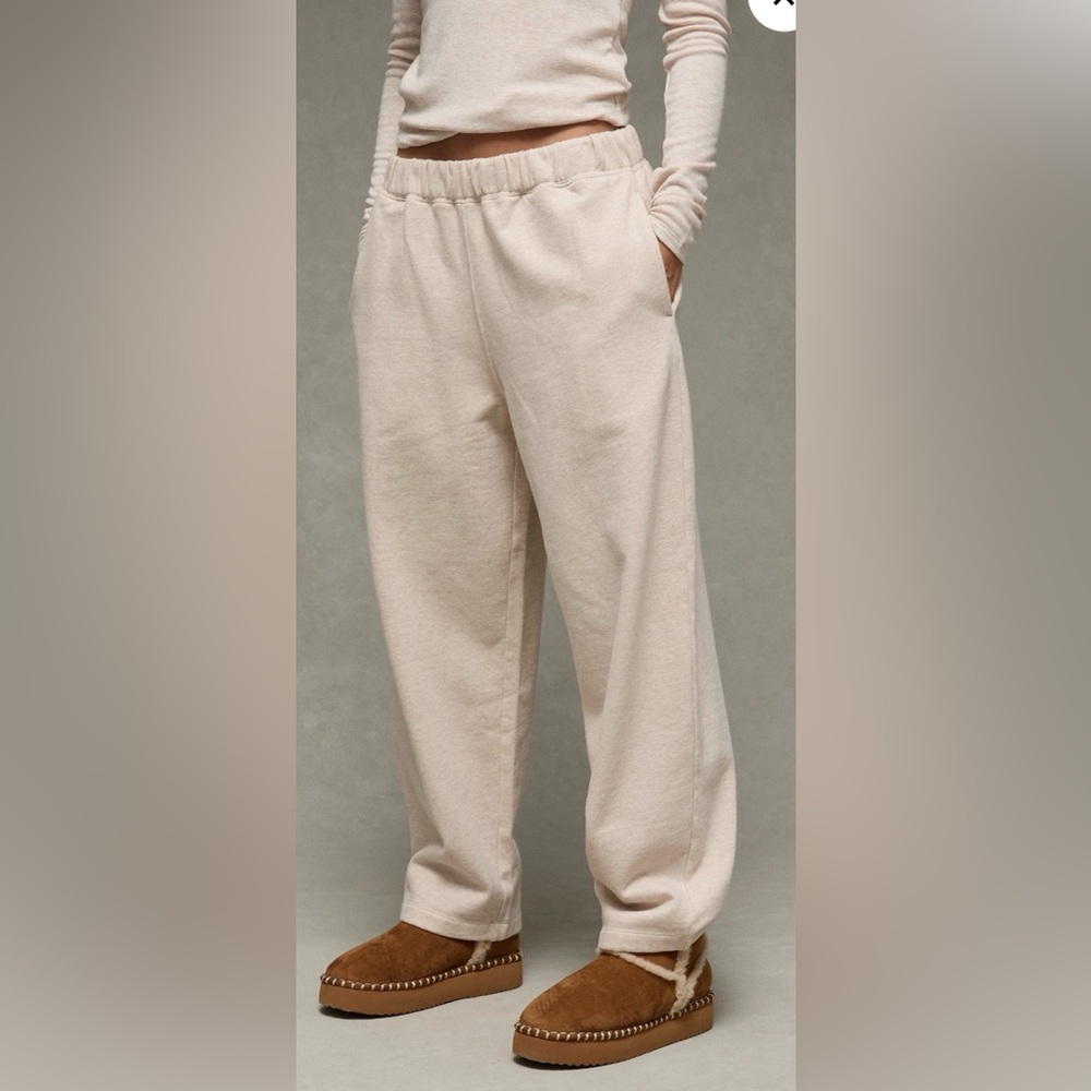 American Eagle Cream Barrel Joggers NWT